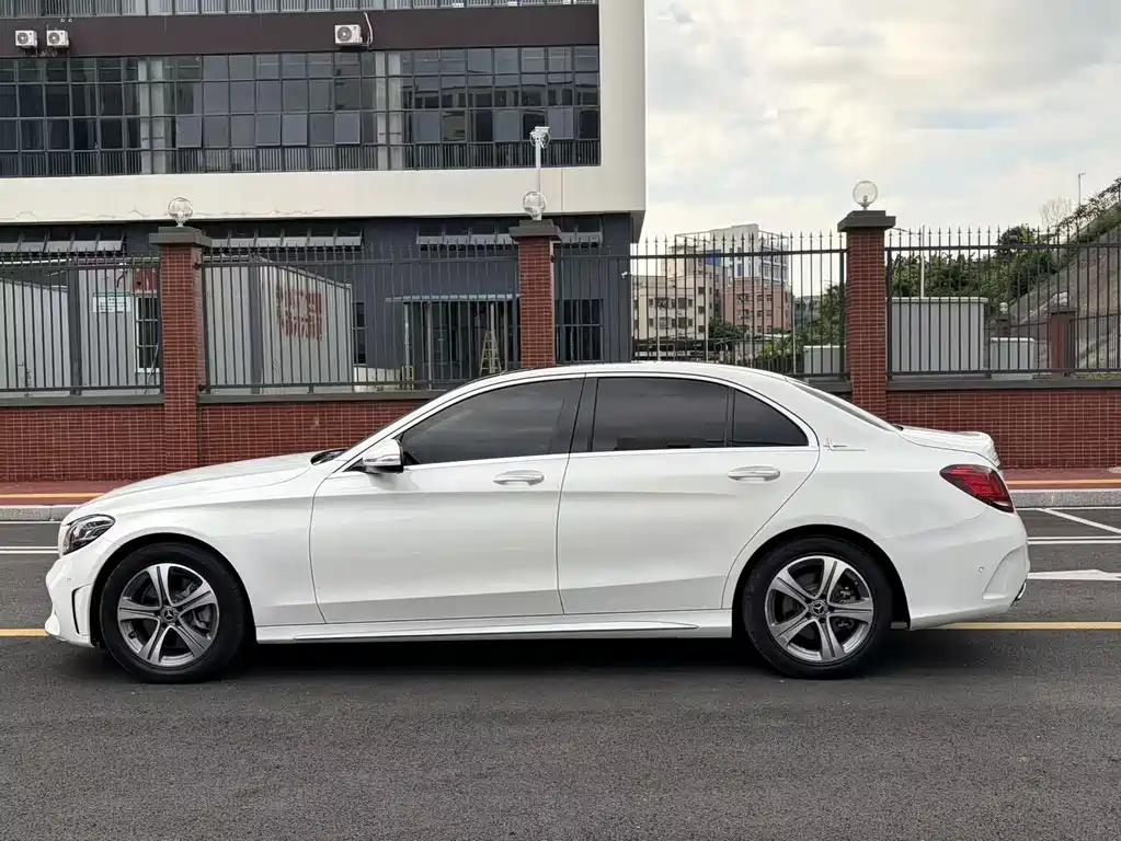 Mercedes-Benz C-Class — миниатюра 5