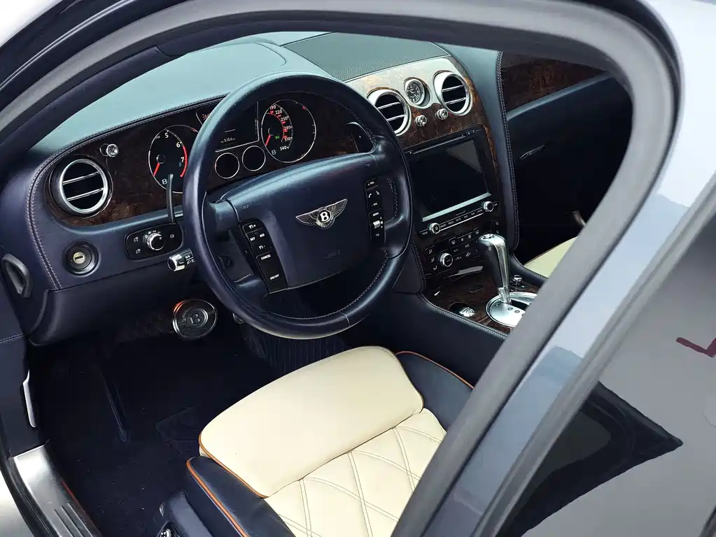 Bentley Flying Spur — миниатюра 28
