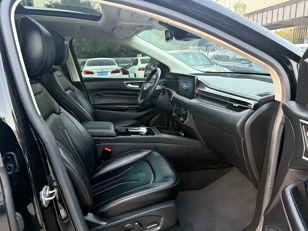 Ford Edge — миниатюра 8