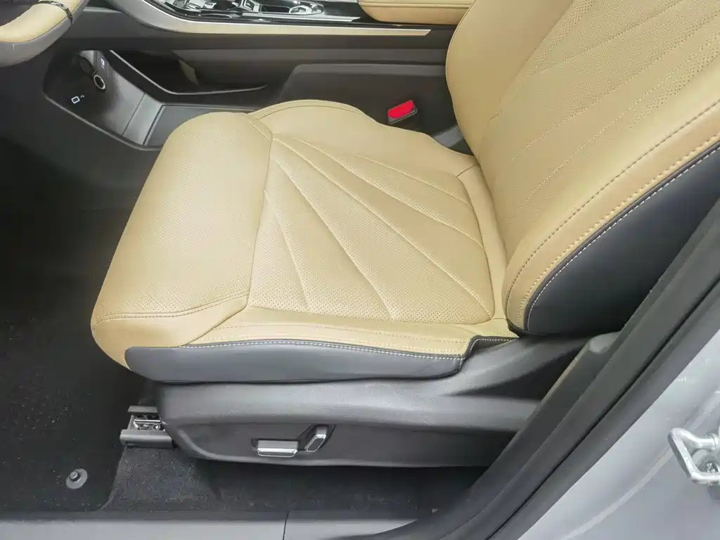 Geely Boyue L — миниатюра 20