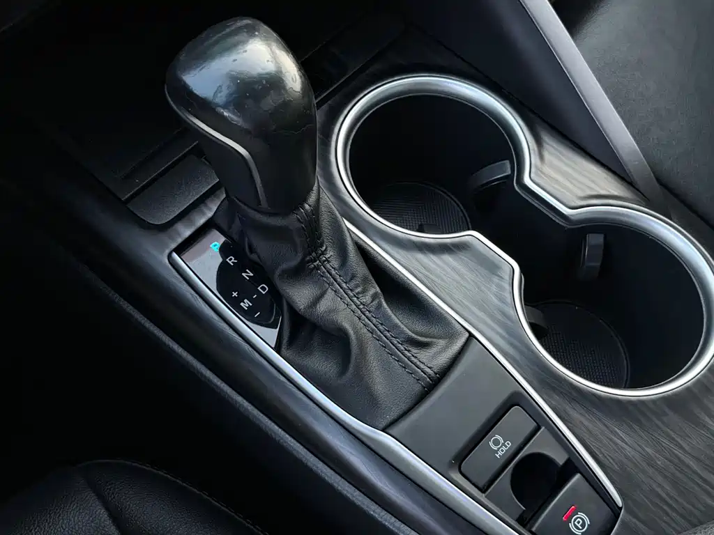 Toyota Camry — миниатюра 18