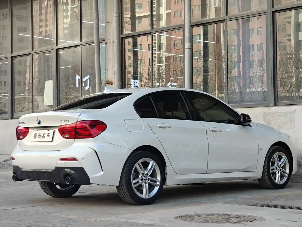BMW 1 SERIES