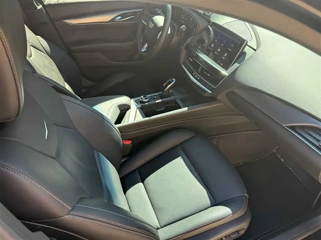 Cadillac CT5 — миниатюра 11