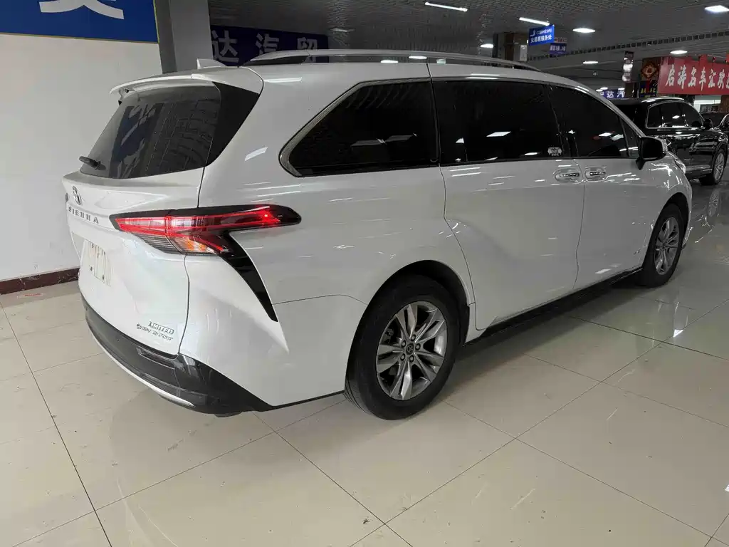 Toyota Sienna — миниатюра 10