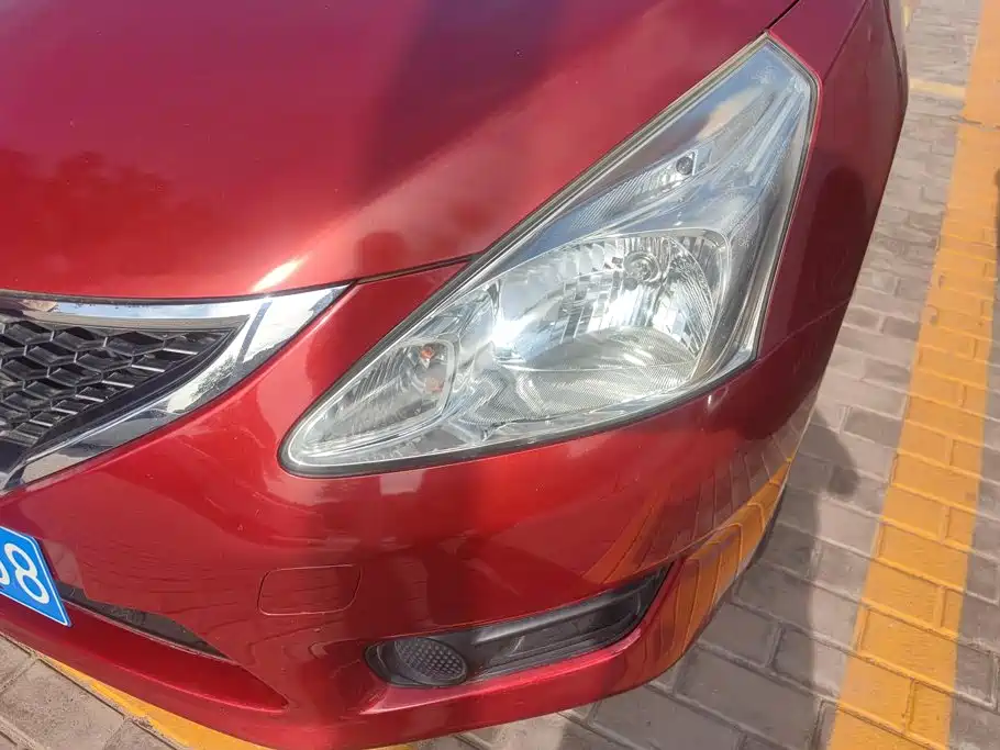 Nissan Tiida — миниатюра 5