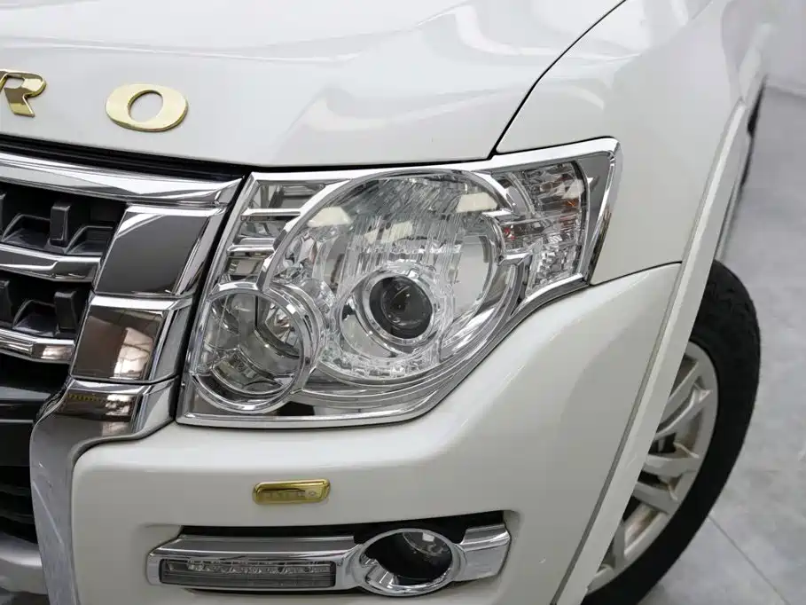 Mitsubishi Pajero (Import) — миниатюра 2