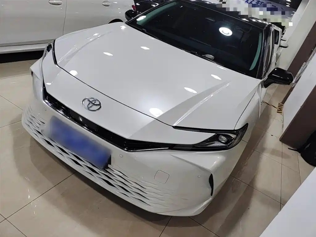 Toyota Camry 2025
