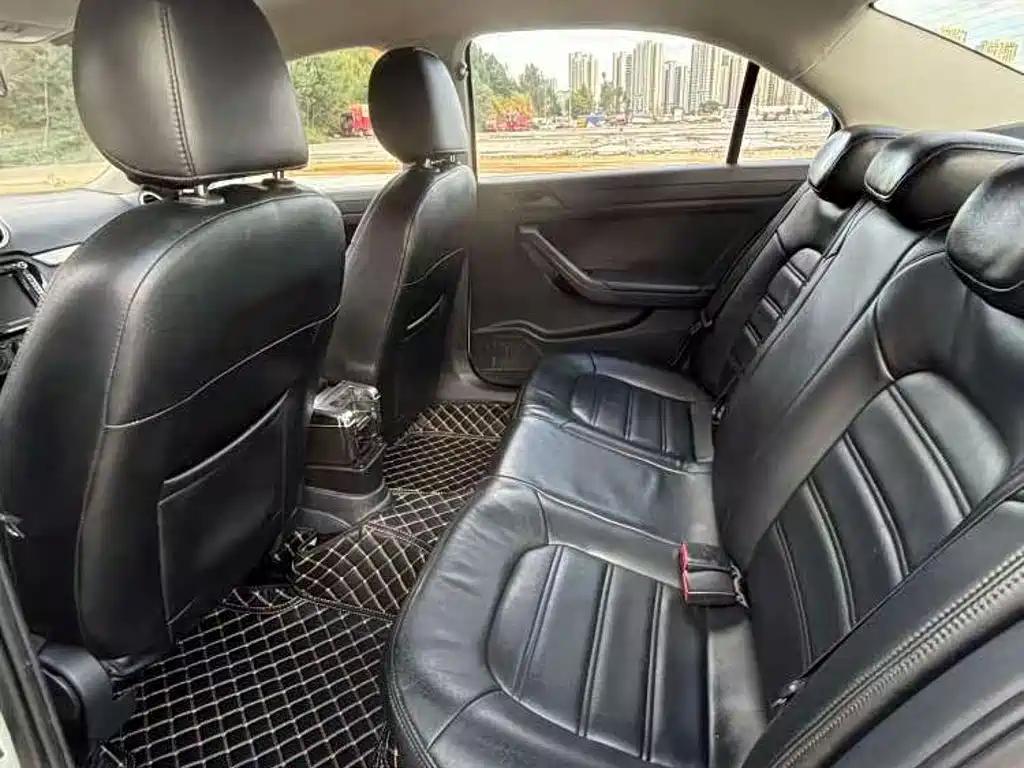 Volkswagen Santana — миниатюра 12