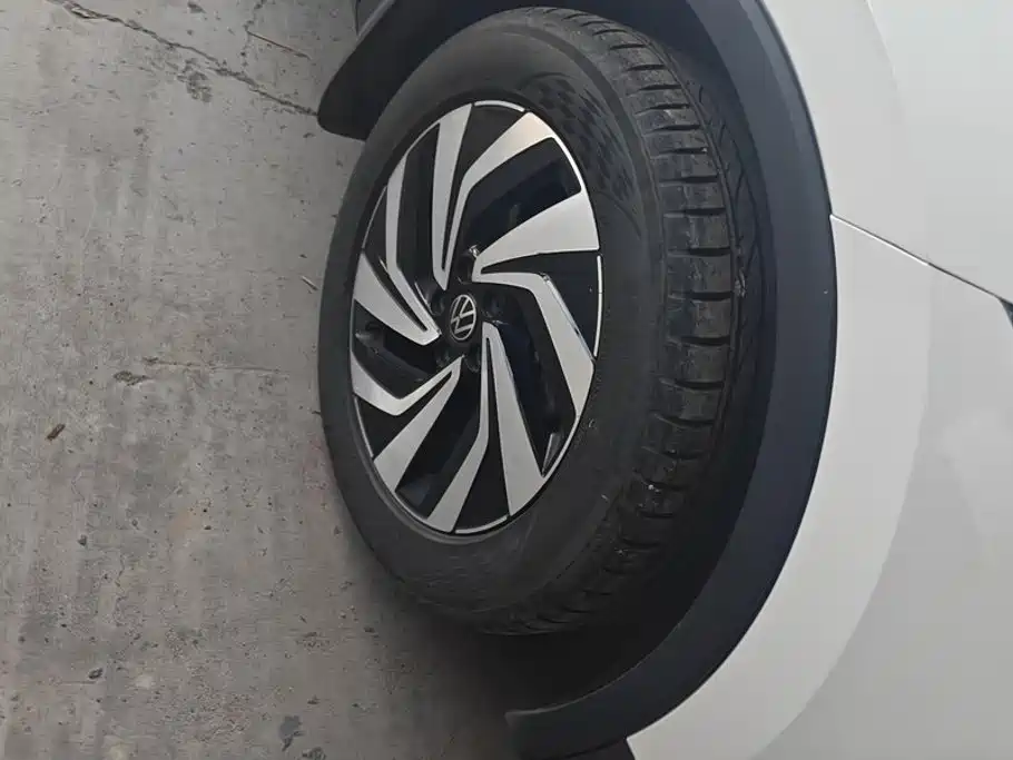 Volkswagen Tiguan L — миниатюра 6