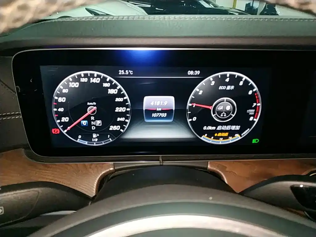 Mercedes-Benz E-Class — миниатюра 12