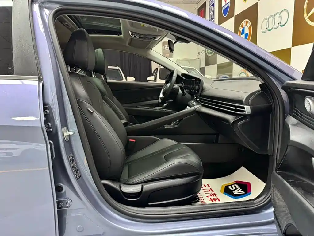 Hyundai Elantra — миниатюра 10