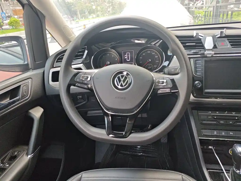 Volkswagen Touran — миниатюра 6