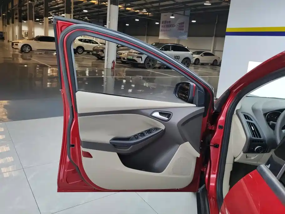 Ford Focus — миниатюра 7