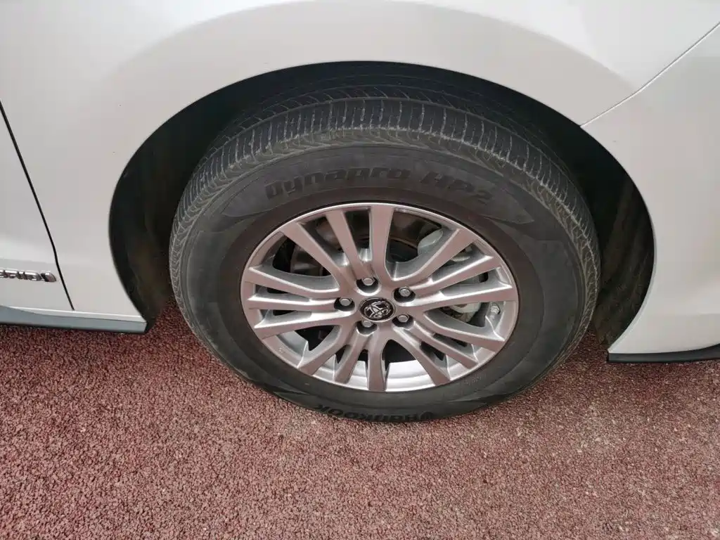 Toyota Sienna — миниатюра 24