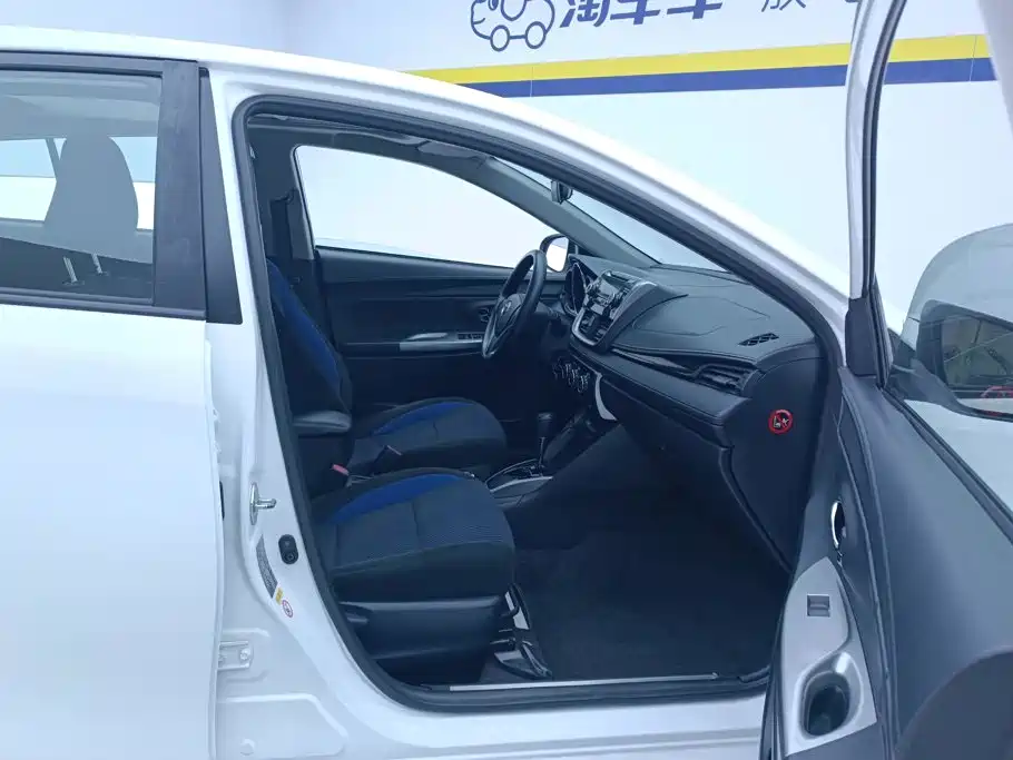 Toyota Yaris L — миниатюра 8