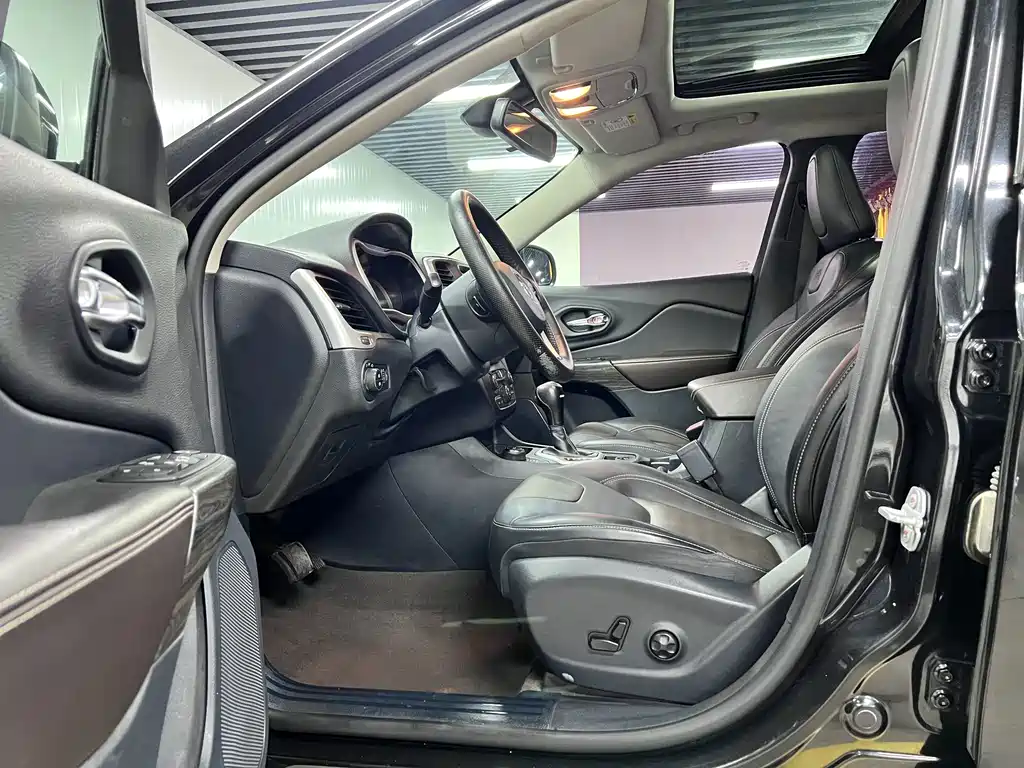 Jeep Cherokee — миниатюра 7