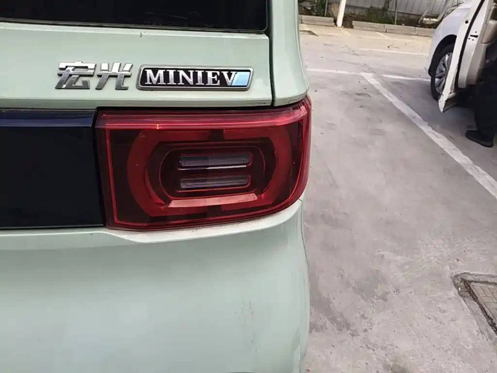 Wuling MINIEV — миниатюра 8