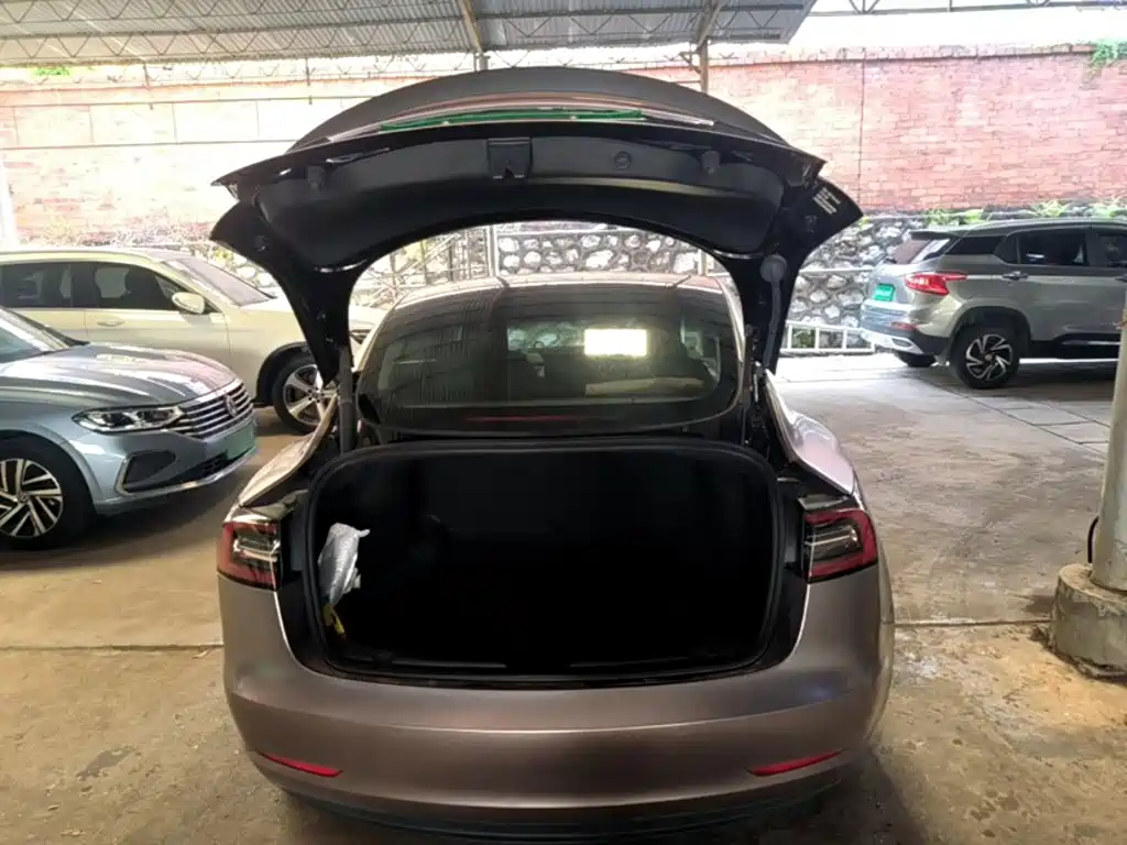 Tesla Model 3 — миниатюра 12
