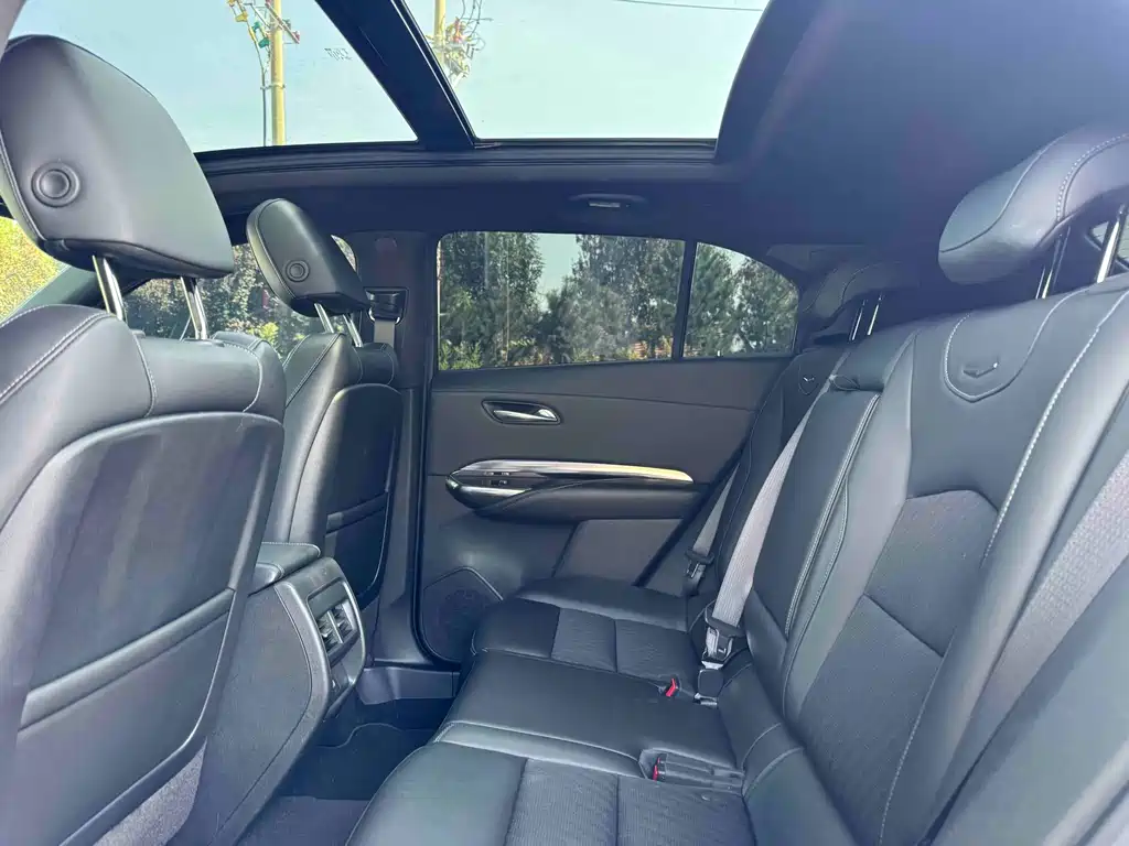 Cadillac XT4 — миниатюра 8