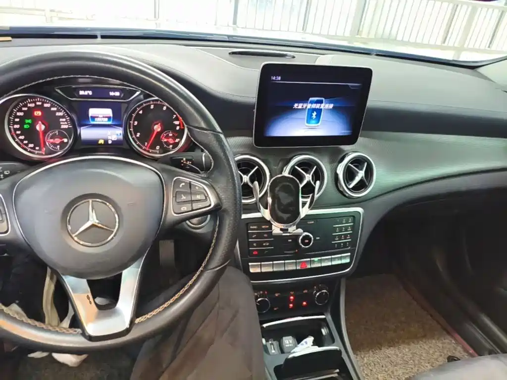 Mercedes-Benz GLA — миниатюра 10