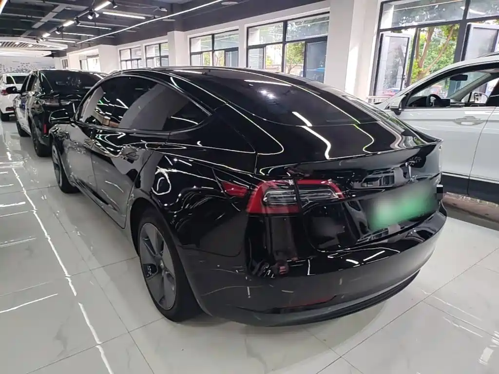 Tesla Model 3 — миниатюра 5