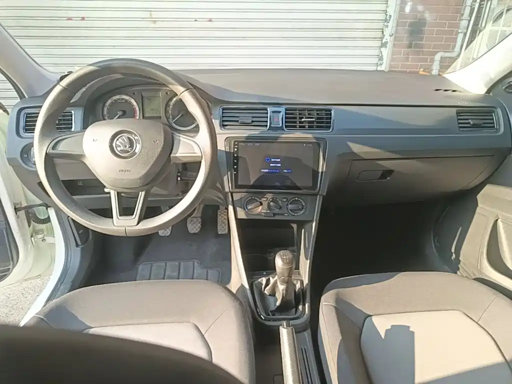 Skoda Rapid — миниатюра 10