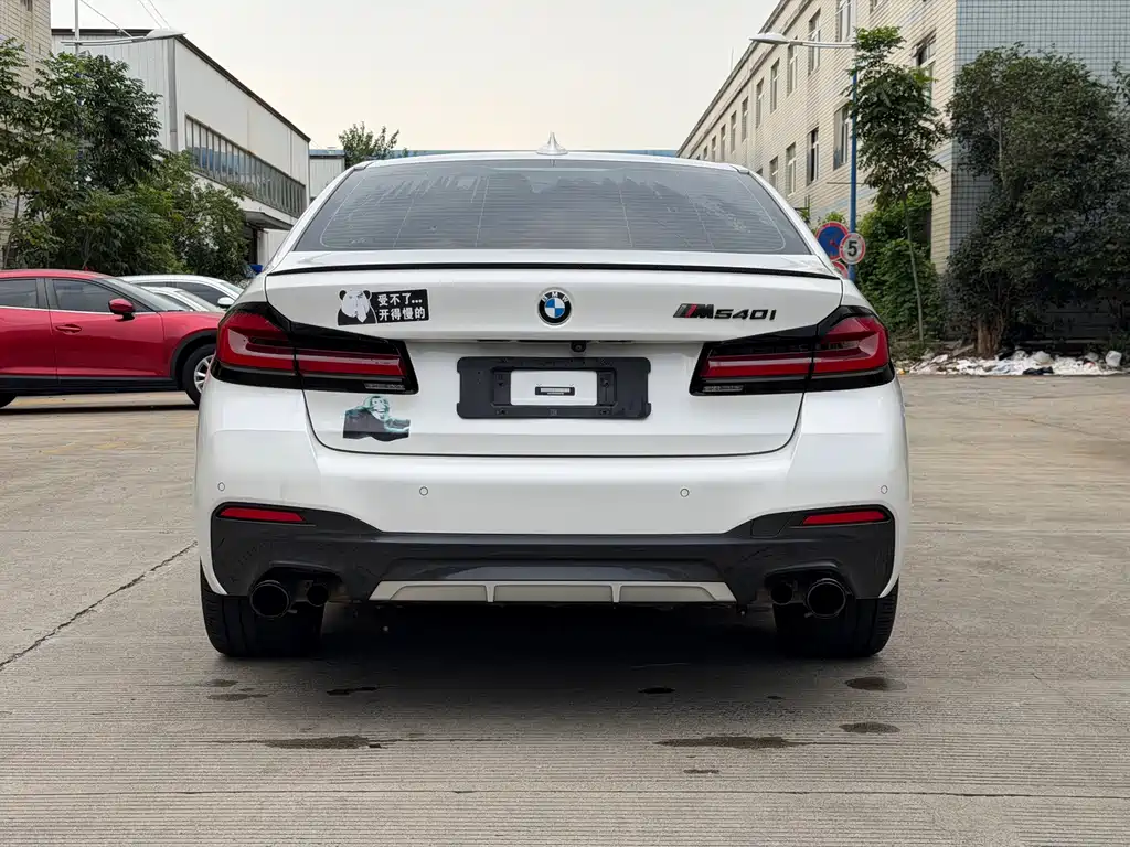 BMW 5 Series — миниатюра 15