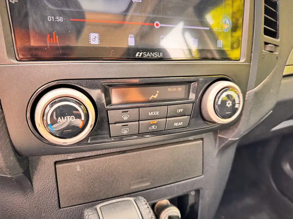 Mitsubishi Pajero (Import) — миниатюра 18