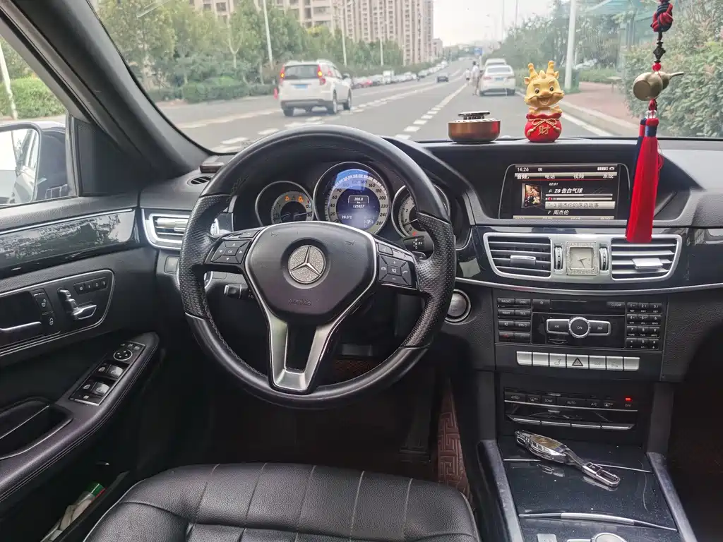 Mercedes-Benz E-Class — миниатюра 7