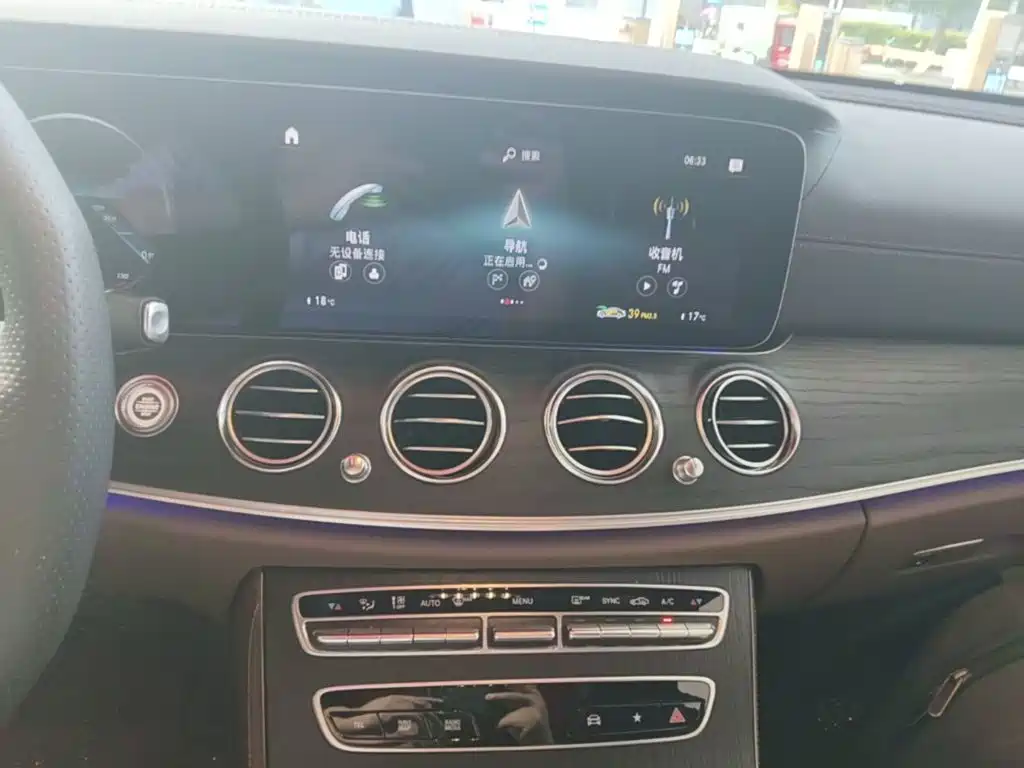 Mercedes-Benz E-Class — миниатюра 13