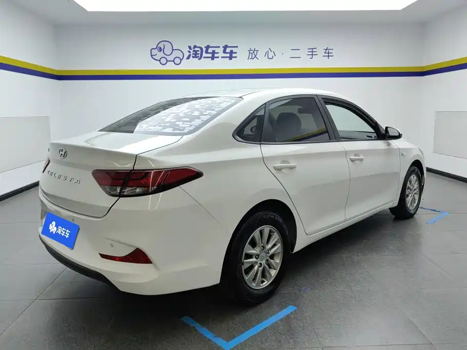 Hyundai Elantra — миниатюра 3