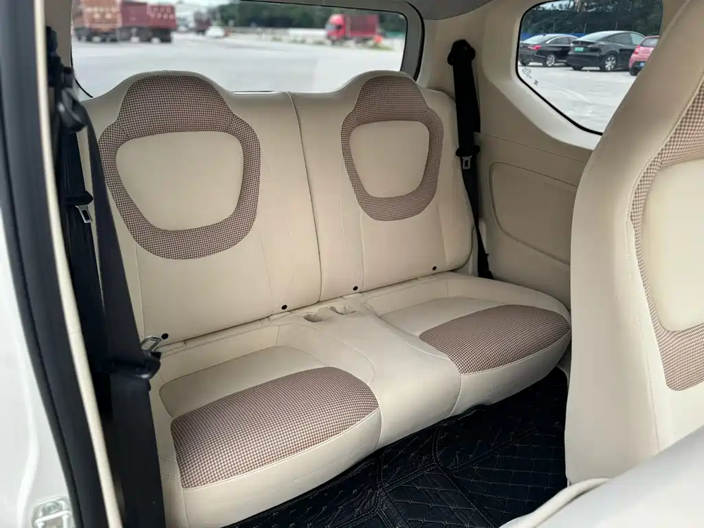 Wuling MINIEV — миниатюра 9