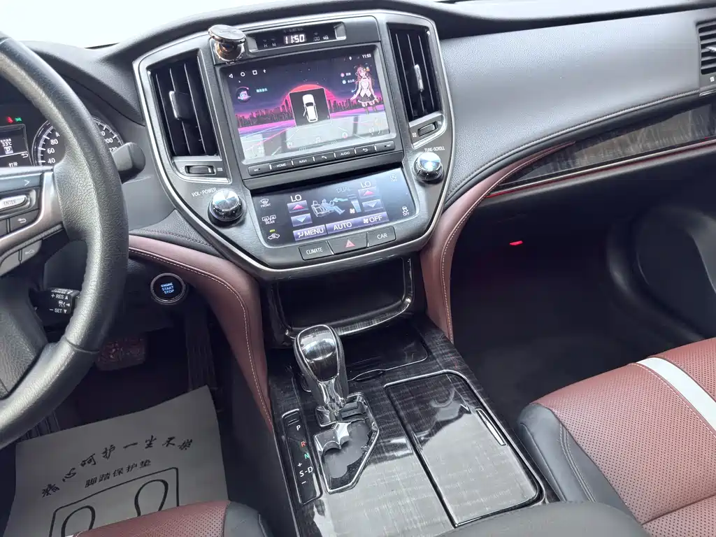 Toyota Crown — миниатюра 7