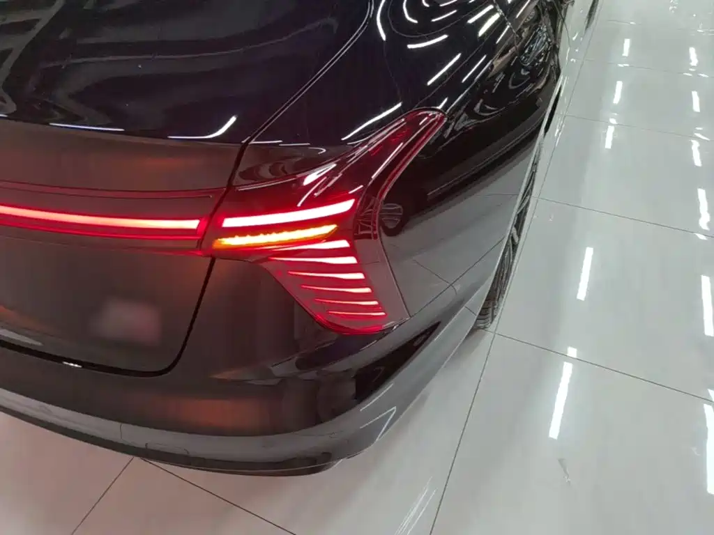 Hongqi Hongqi H5 — миниатюра 8