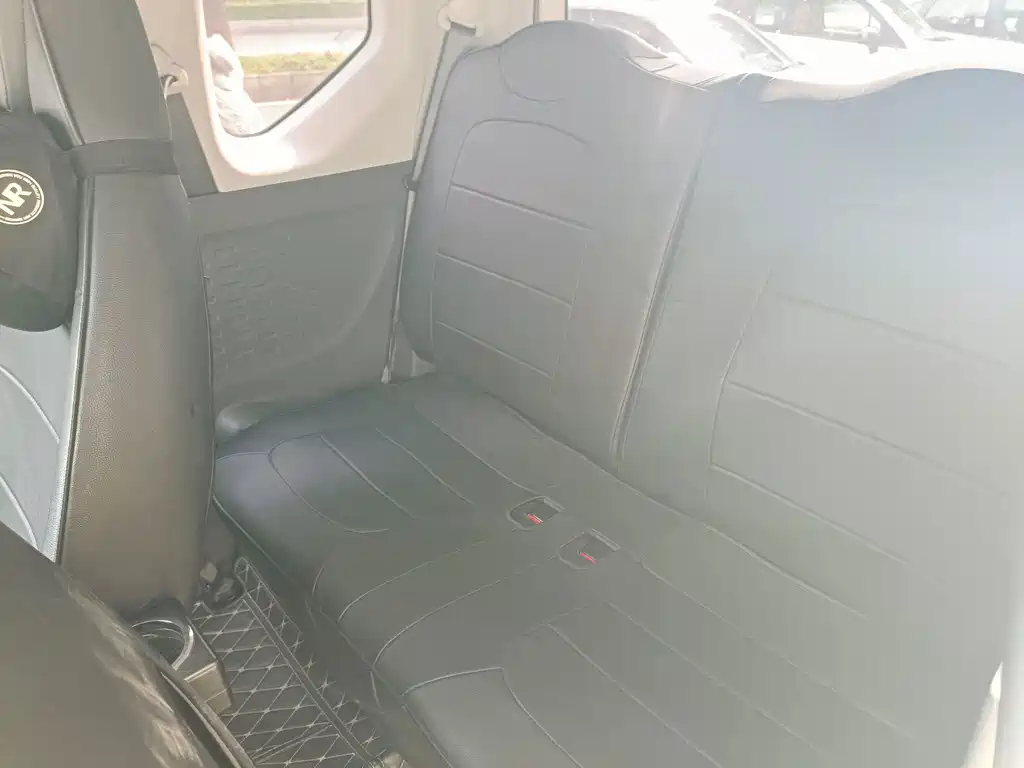 Wuling MINIEV — миниатюра 8