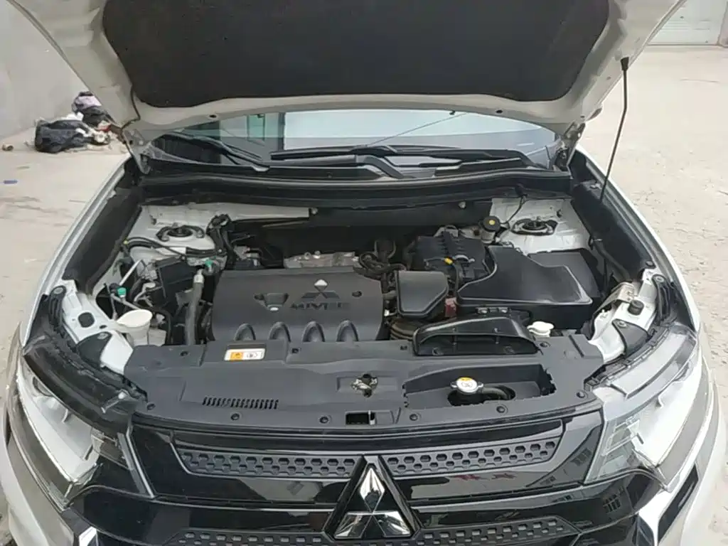 Mitsubishi Outlander — миниатюра 20