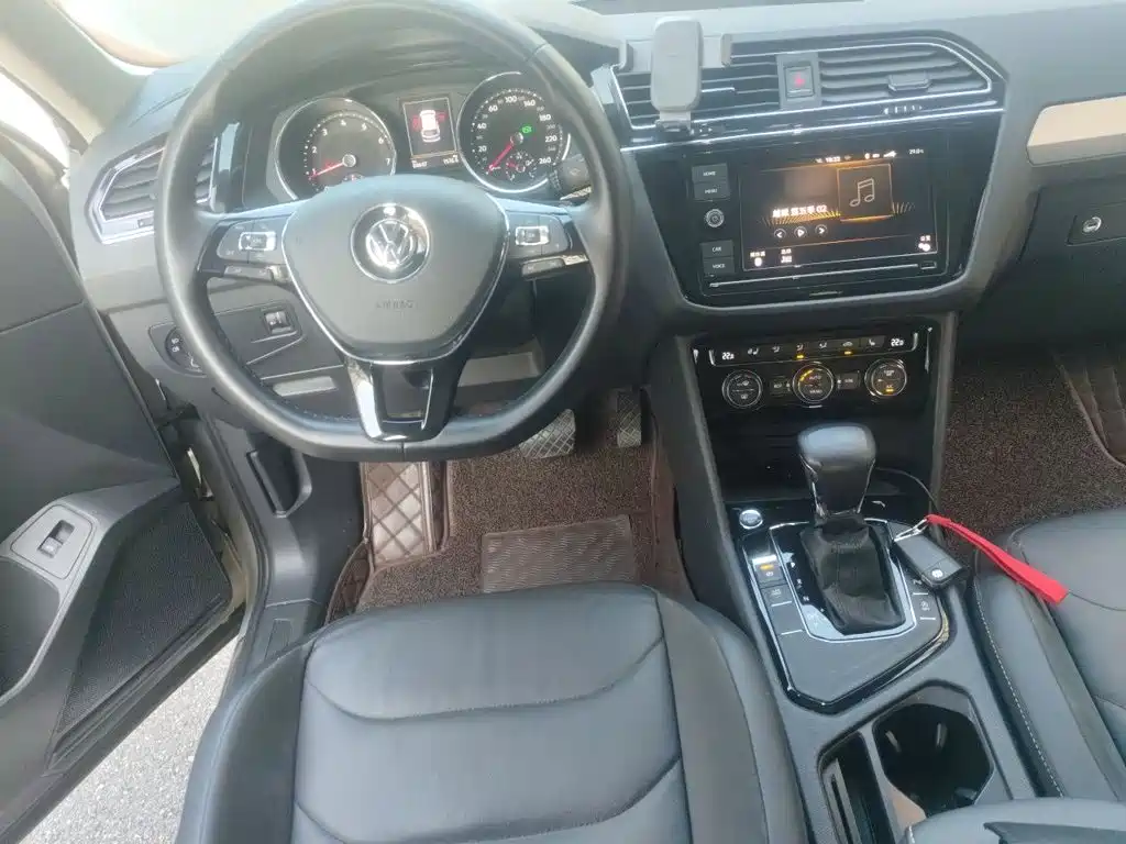 Volkswagen Tiguan L — миниатюра 11