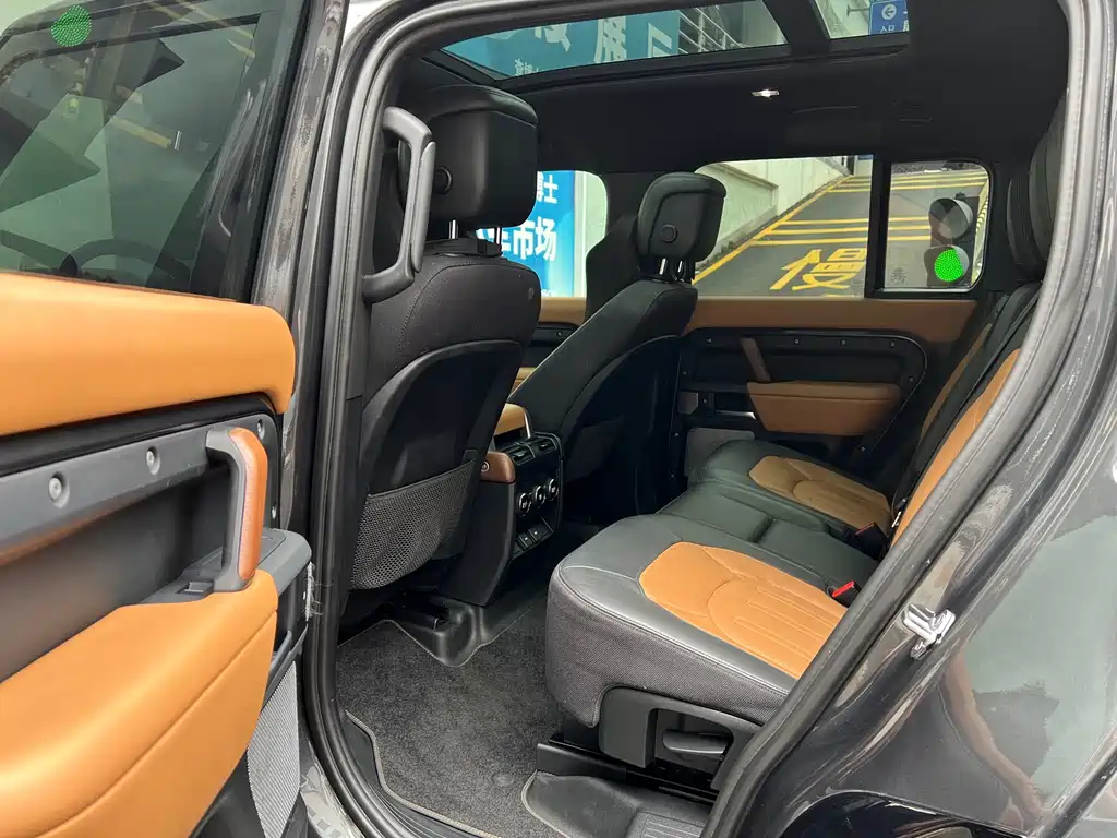 Land Rover Defender — миниатюра 4