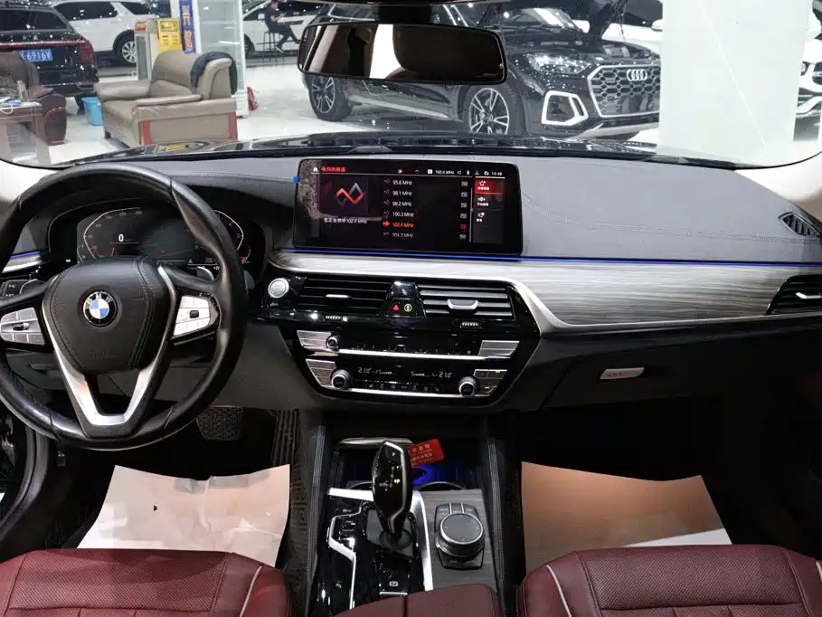 BMW 5 Series — миниатюра 9