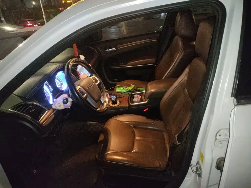 Chrysler 300C — миниатюра 11