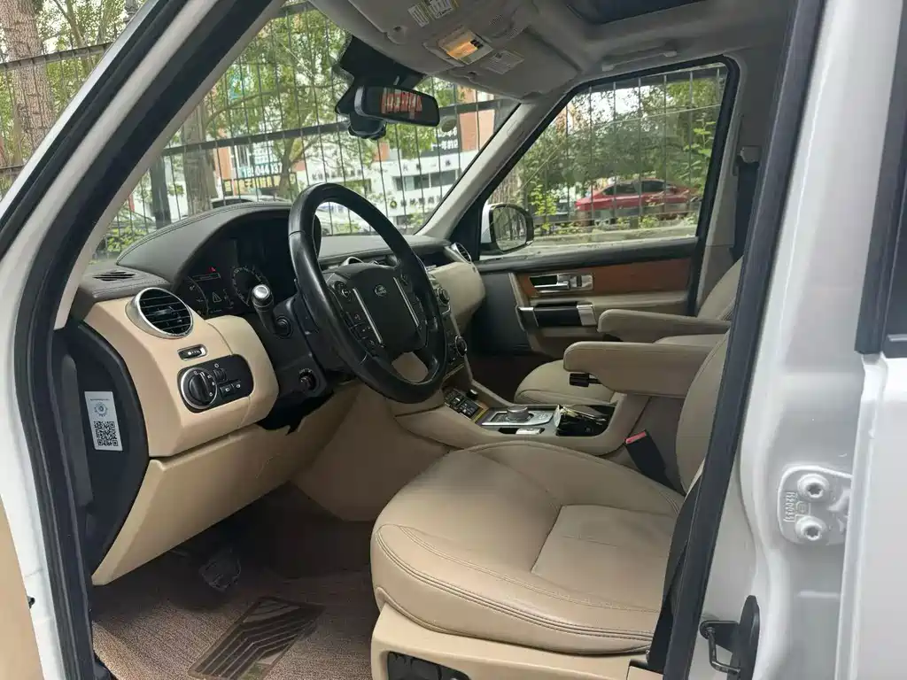 Land Rover Discovery — миниатюра 6