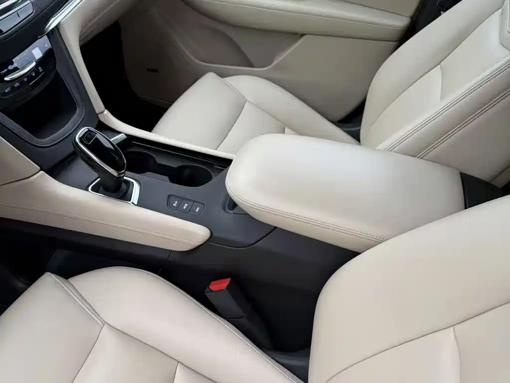 Cadillac XT5 — миниатюра 5