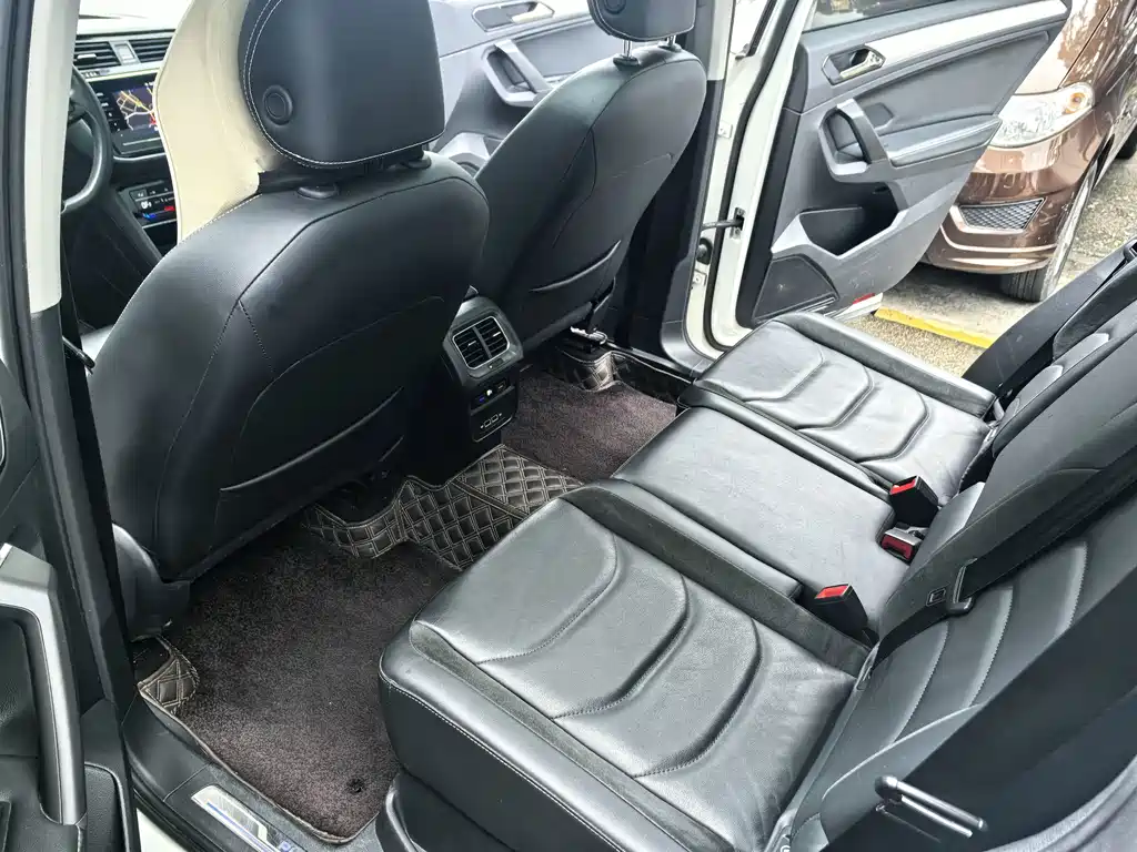 Volkswagen Tiguan L PHEV — миниатюра 10