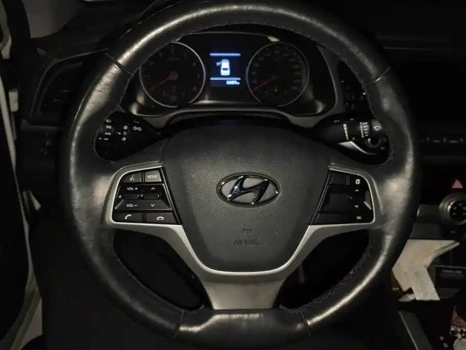 Hyundai Elantra — миниатюра 15