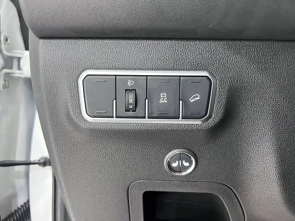 Haval M6 — миниатюра 11