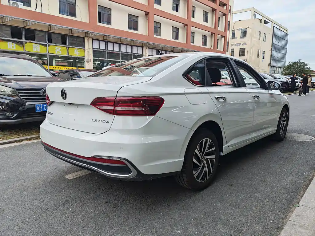 Volkswagen Lavida — миниатюра 6
