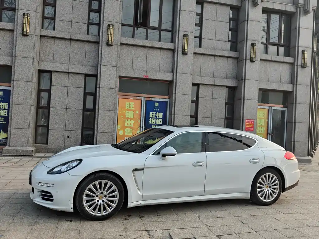 PORSCHE PANAMERA