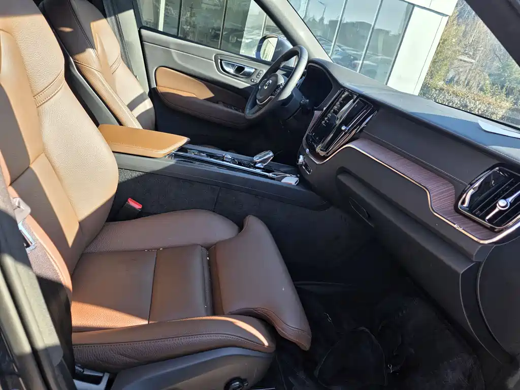 VOLVO XC60 PLUG IN HYBRID