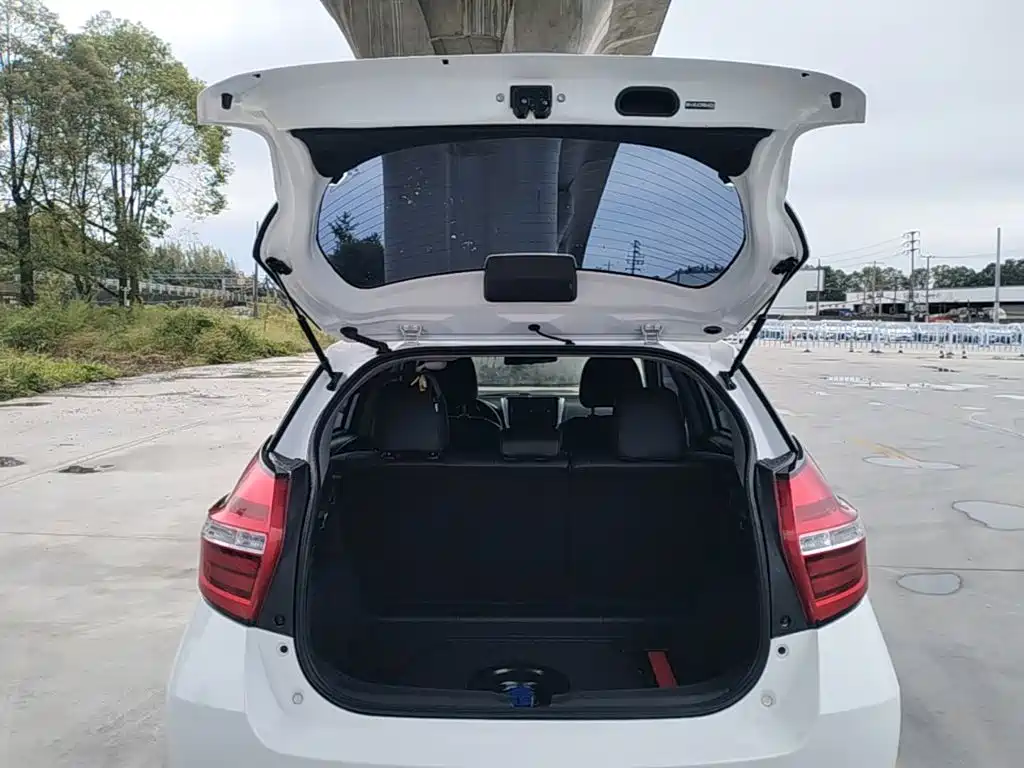 Toyota Yaris L — миниатюра 19
