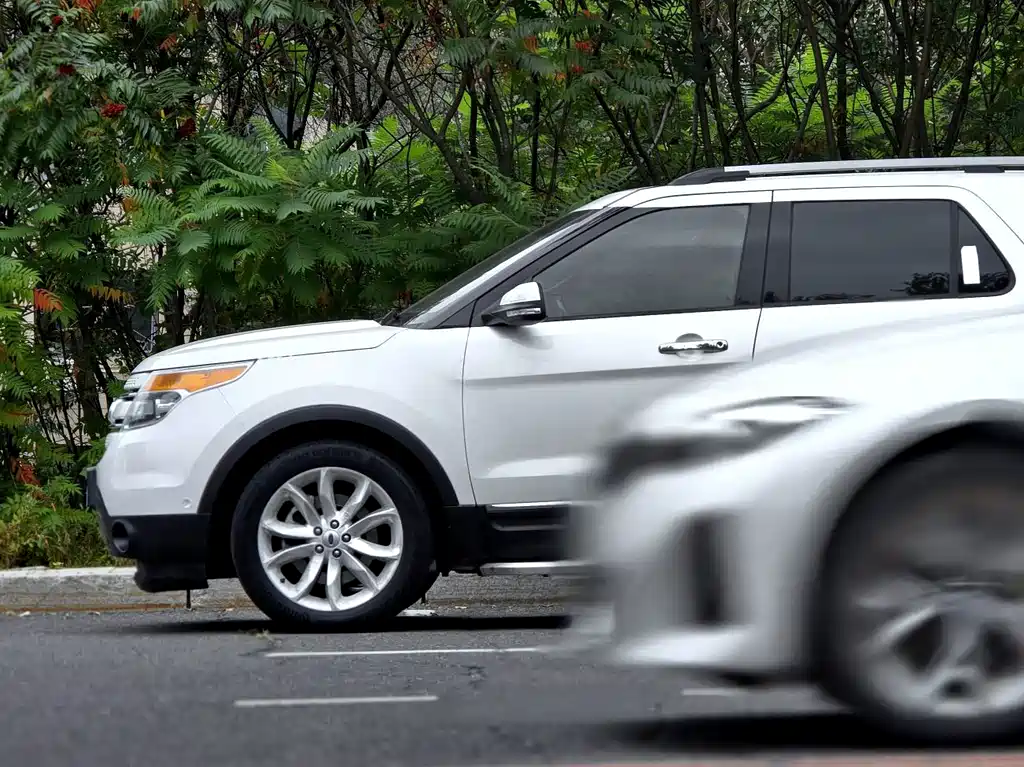 Ford Explorer (Import) — миниатюра 25